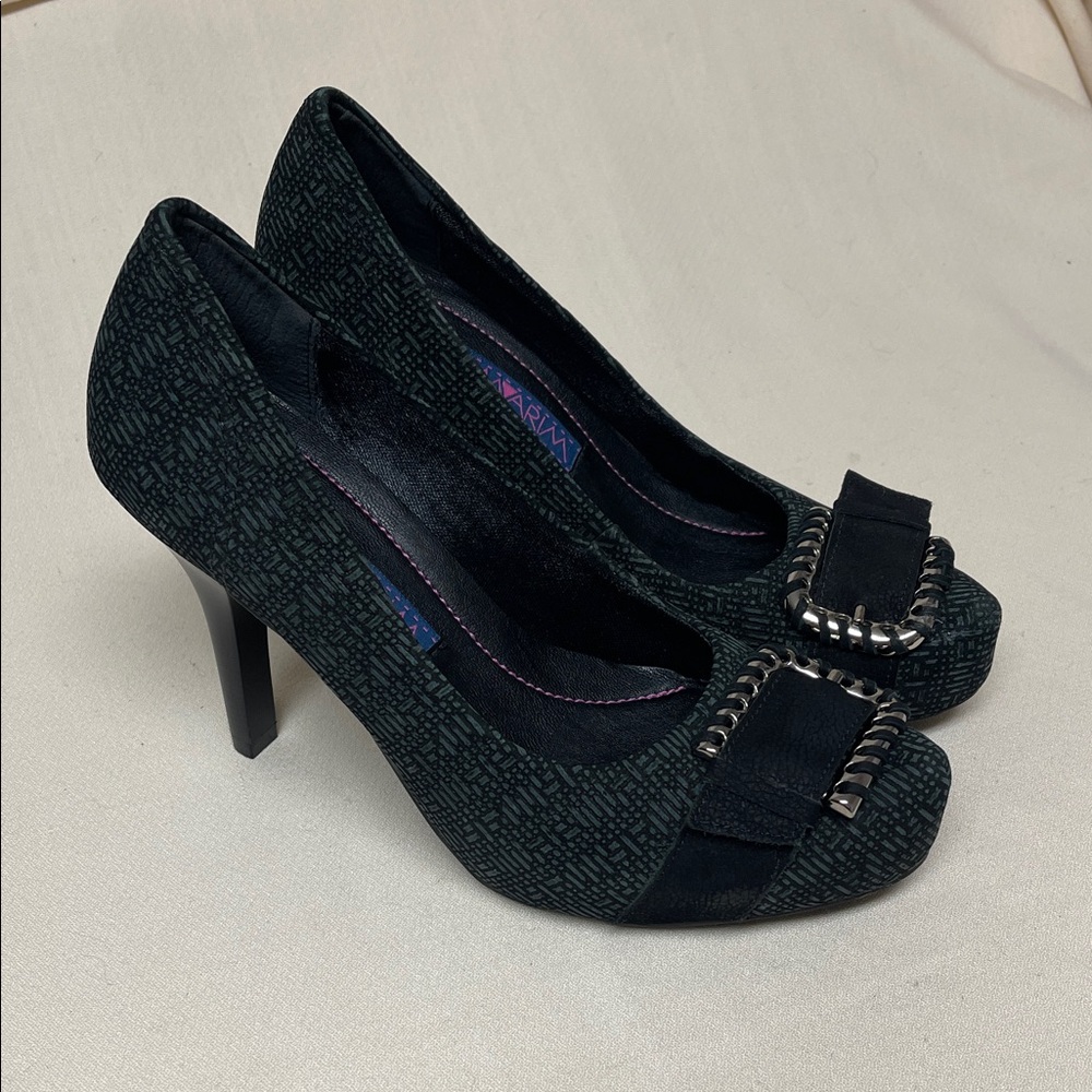 Elegant Black/Grey Heels with Buckle
